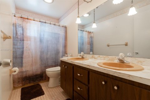 Villa ou maison à vendre à Hollywood, Floride: 3 chambres, 131.74 m2 № 1997525 - photo 28