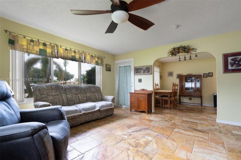 Villa ou maison à vendre à Hollywood, Floride: 3 chambres, 131.74 m2 № 1997525 - photo 25