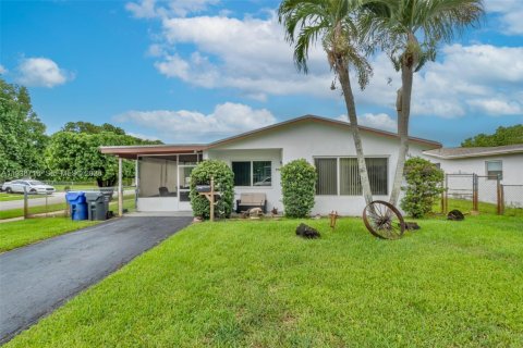 Villa ou maison à vendre à Hollywood, Floride: 3 chambres, 131.74 m2 № 1997525 - photo 2