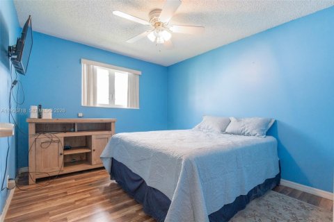 Villa ou maison à vendre à Hollywood, Floride: 3 chambres, 131.74 m2 № 1997525 - photo 27