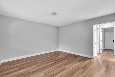 Снять в аренду квартиру в Помпано-Бич, Флорида 3 комнаты, 78.97м2, № 2269643 - фото 6