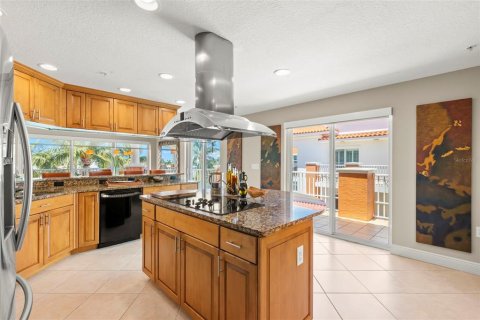 Condo in Tierra Verde, Florida, 3 bedrooms  № 1888683 - photo 27