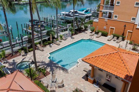 Condo in Tierra Verde, Florida, 3 bedrooms  № 1888683 - photo 19