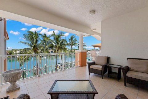 Condo in Tierra Verde, Florida, 3 bedrooms  № 1888683 - photo 9