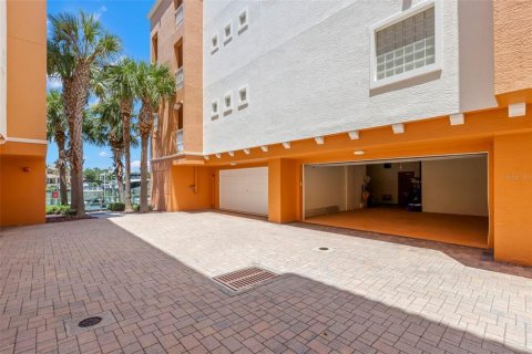 Condo in Tierra Verde, Florida, 3 bedrooms  № 1888683 - photo 6