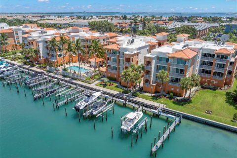 Condo in Tierra Verde, Florida, 3 bedrooms  № 1888683 - photo 2