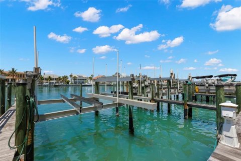 Condo in Tierra Verde, Florida, 3 bedrooms  № 1888683 - photo 5