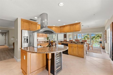 Condo in Tierra Verde, Florida, 3 bedrooms  № 1888683 - photo 13