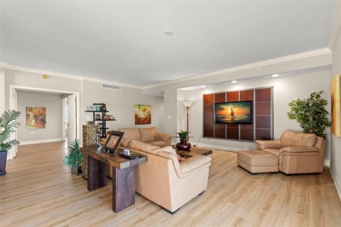 Condo in Tierra Verde, Florida, 3 bedrooms  № 1888683 - photo 12