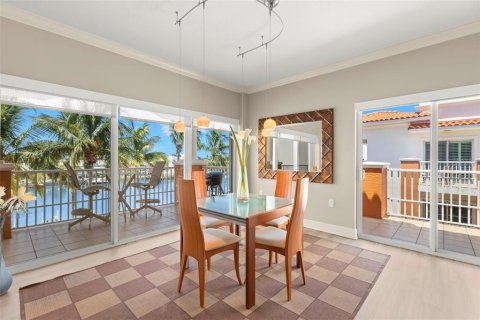 Condo in Tierra Verde, Florida, 3 bedrooms  № 1888683 - photo 22