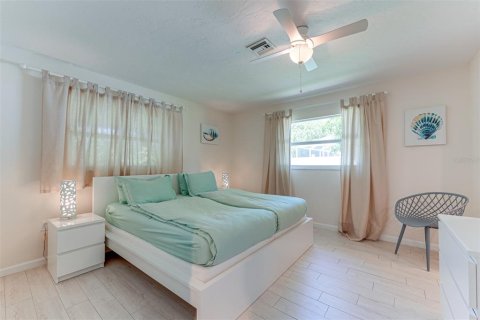 House in Venice, Florida 4 bedrooms, 198.44 sq.m. № 1917054 - photo 28