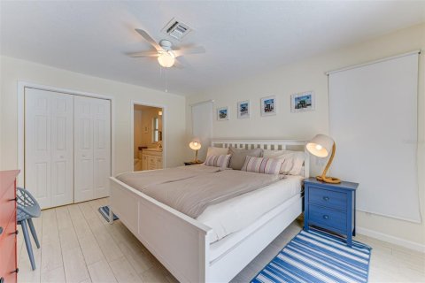 House in Venice, Florida 4 bedrooms, 198.44 sq.m. № 1917054 - photo 20