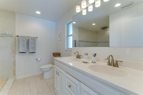 House in Venice, Florida 4 bedrooms, 198.44 sq.m. № 1917054 - photo 22