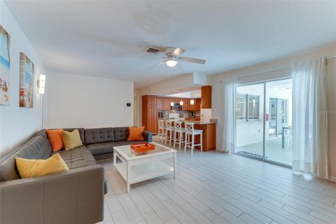 House in Venice, Florida 4 bedrooms, 198.44 sq.m. № 1917054 - photo 9