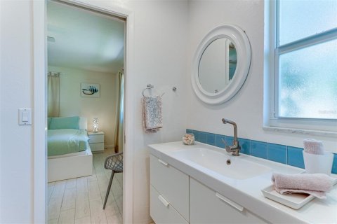 House in Venice, Florida 4 bedrooms, 198.44 sq.m. № 1917054 - photo 26