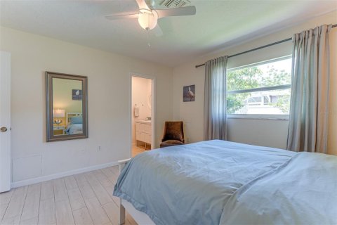 House in Venice, Florida 4 bedrooms, 198.44 sq.m. № 1917054 - photo 25