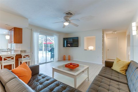 House in Venice, Florida 4 bedrooms, 198.44 sq.m. № 1917054 - photo 8