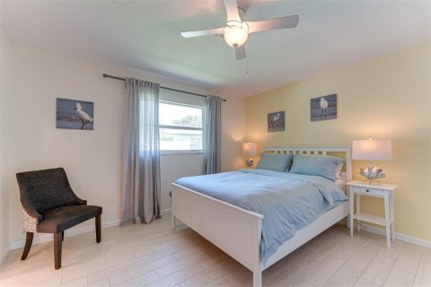 House in Venice, Florida 4 bedrooms, 198.44 sq.m. № 1917054 - photo 24