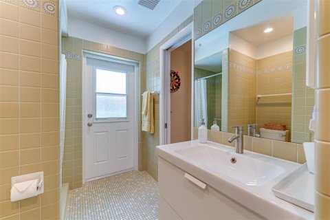 House in Venice, Florida 4 bedrooms, 198.44 sq.m. № 1917054 - photo 30