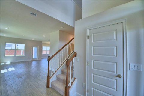 House in Auburndale, Florida 4 bedrooms, 223.43 sq.m. № 1447551 - photo 5