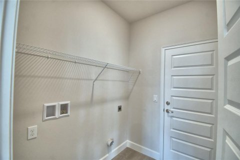 House in Auburndale, Florida 4 bedrooms, 223.43 sq.m. № 1447551 - photo 13