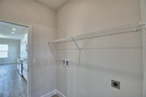 House in Auburndale, Florida 4 bedrooms, 223.43 sq.m. № 1447551 - photo 12