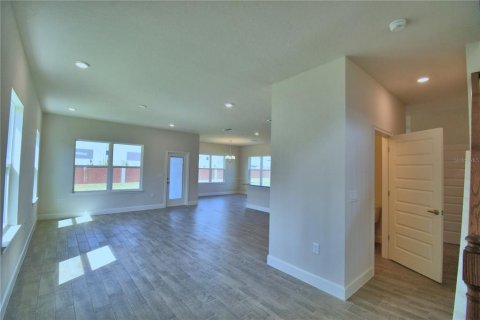 House in Auburndale, Florida 4 bedrooms, 223.43 sq.m. № 1447551 - photo 6