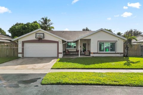 Casa en venta en Sunrise, Florida, 4 dormitorios, 172.61 m2 № 1945669 - foto 1