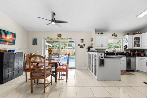 Casa en venta en Sunrise, Florida, 4 dormitorios, 172.61 m2 № 1945669 - foto 7