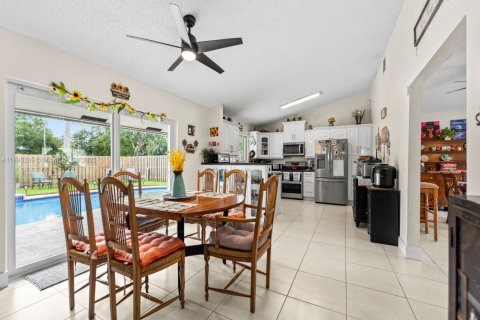 Casa en venta en Sunrise, Florida, 4 dormitorios, 172.61 m2 № 1945669 - foto 8