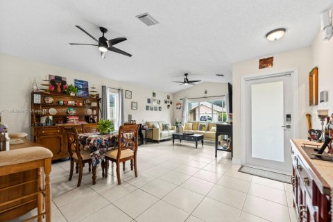 Casa en venta en Sunrise, Florida, 4 dormitorios, 172.61 m2 № 1945669 - foto 5