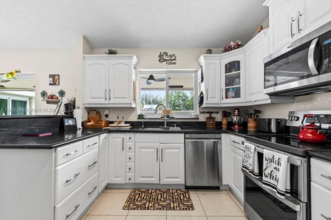 Casa en venta en Sunrise, Florida, 4 dormitorios, 172.61 m2 № 1945669 - foto 12