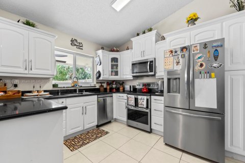 Casa en venta en Sunrise, Florida, 4 dormitorios, 172.61 m2 № 1945669 - foto 13