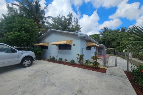 Снять в аренду виллу или дом в Майами, Флорида 2 спальни, 267.65м2, № 1974871 - фото 10