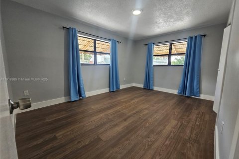 Снять в аренду виллу или дом в Майами, Флорида 2 спальни, 267.65м2, № 1974871 - фото 6