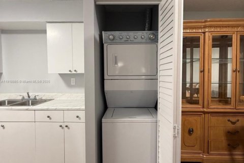 Снять в аренду виллу или дом в Майами, Флорида 2 спальни, 267.65м2, № 1974871 - фото 9