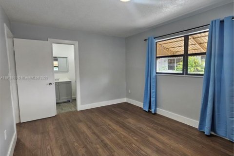 Снять в аренду виллу или дом в Майами, Флорида 2 спальни, 267.65м2, № 1974871 - фото 8