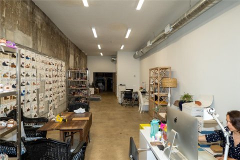 Commercial property in Miami, Florida № 1788557 - photo 11