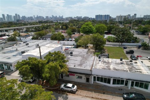Commercial property in Miami, Florida № 1788557 - photo 3