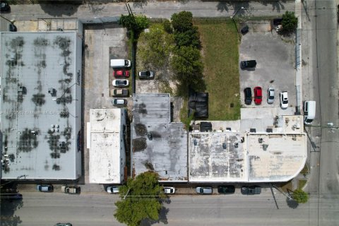 Commercial property in Miami, Florida № 1788557 - photo 4
