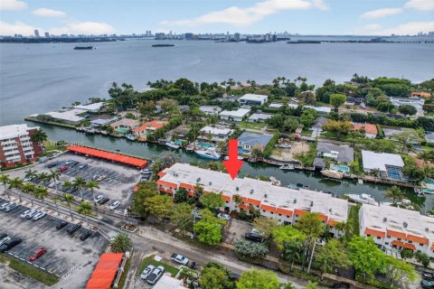 Снять в аренду таунхаус в Майами-Шорс, Флорида 2 спальни, 160.54м2, № 2050915 - фото 8