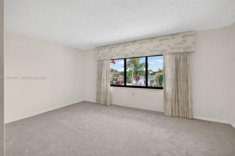 Снять в аренду таунхаус в Майами-Шорс, Флорида 2 спальни, 160.54м2, № 2050915 - фото 15