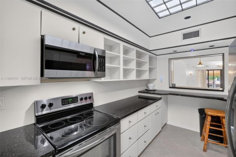 Снять в аренду таунхаус в Майами-Шорс, Флорида 2 спальни, 160.54м2, № 2050915 - фото 10