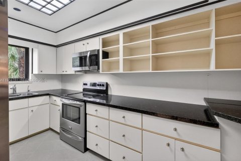 Снять в аренду таунхаус в Майами-Шорс, Флорида 2 спальни, 160.54м2, № 2050915 - фото 11