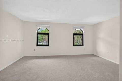 Снять в аренду таунхаус в Майами-Шорс, Флорида 2 спальни, 160.54м2, № 2050915 - фото 19