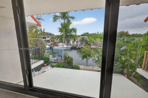 Снять в аренду таунхаус в Майами-Шорс, Флорида 2 спальни, 160.54м2, № 2050915 - фото 16