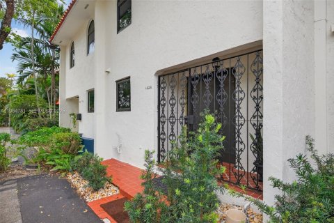 Снять в аренду таунхаус в Майами-Шорс, Флорида 2 спальни, 160.54м2, № 2050915 - фото 24