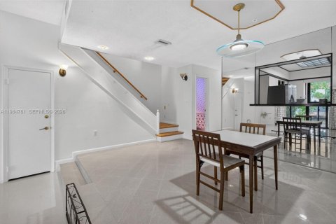 Снять в аренду таунхаус в Майами-Шорс, Флорида 2 спальни, 160.54м2, № 2050915 - фото 9