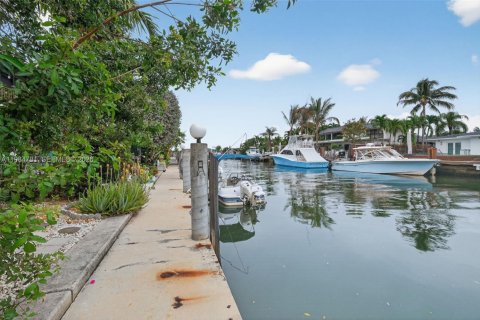 Снять в аренду таунхаус в Майами-Шорс, Флорида 2 спальни, 160.54м2, № 2050915 - фото 6