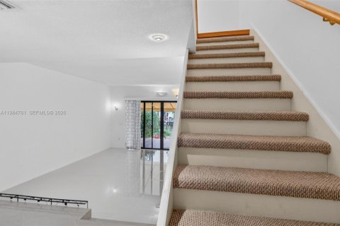 Снять в аренду таунхаус в Майами-Шорс, Флорида 2 спальни, 160.54м2, № 2050915 - фото 14